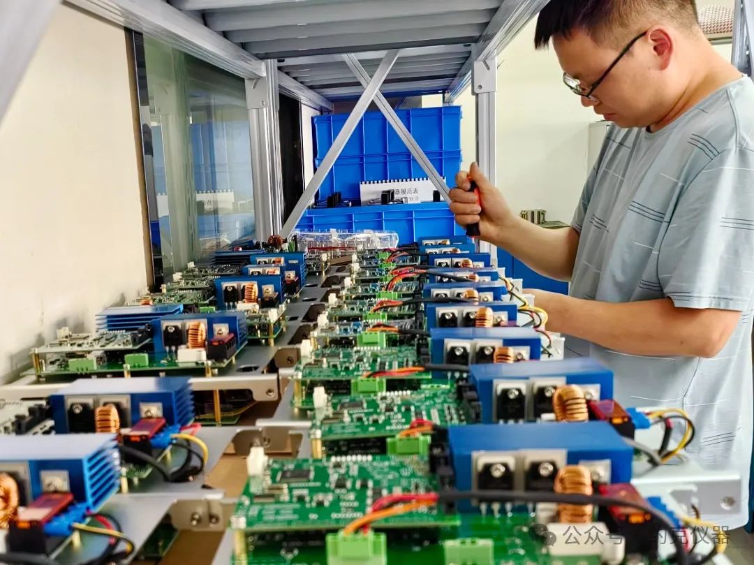 undefined 约克仪器成都工厂迎高温战酷暑保障合同如期交付